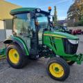 John Deere 3046R