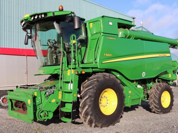 JOHN DEERE T560i