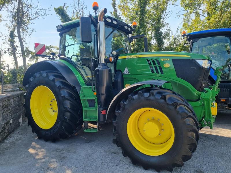 John Deere 6215R