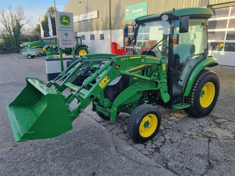 John Deere 3046R